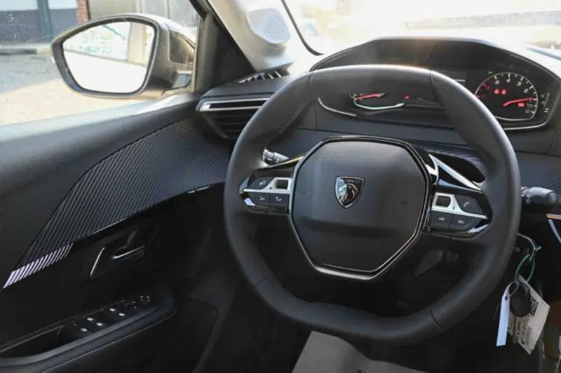 Peugeot 208 nuova a Torino (20)