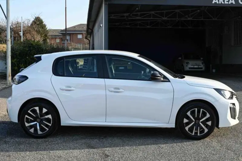 Peugeot 208 nuova a Torino (4)