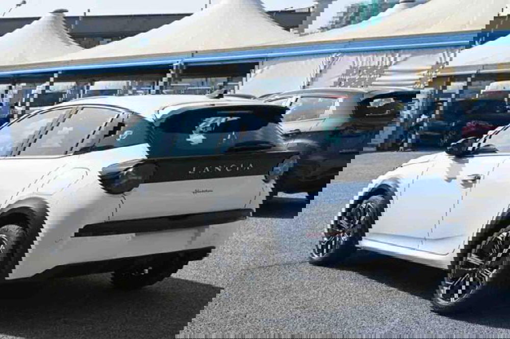 Lancia Ypsilon nuova a Torino (7)