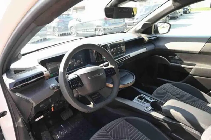 Lancia Ypsilon nuova a Torino (12)