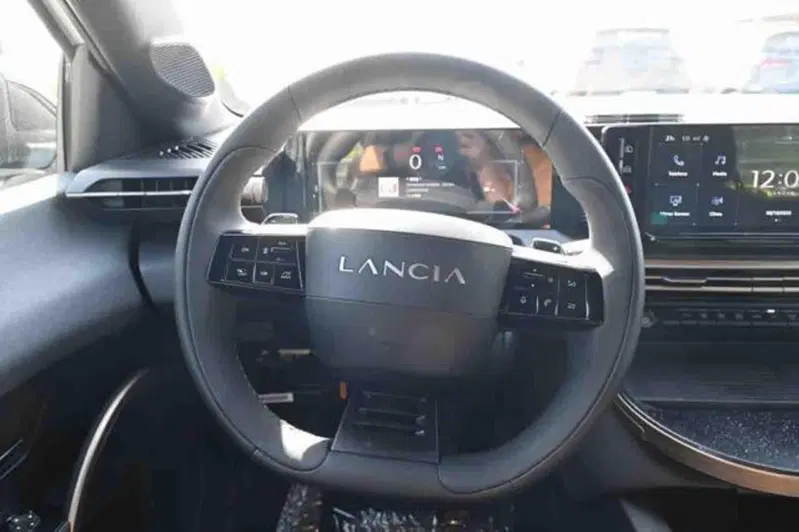 Lancia Ypsilon nuova a Torino (16)