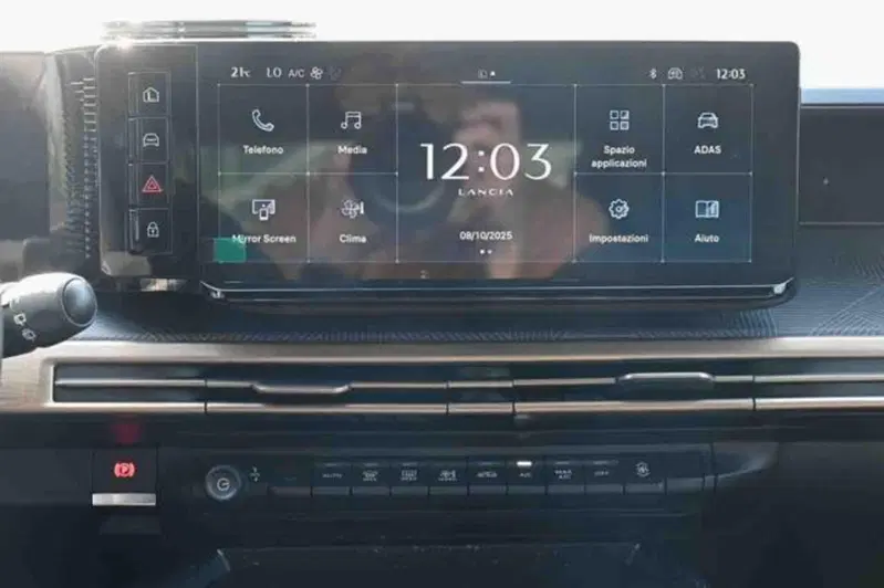 Lancia Ypsilon nuova a Torino (18)