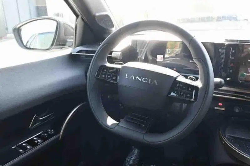 Lancia Ypsilon nuova a Torino (20)