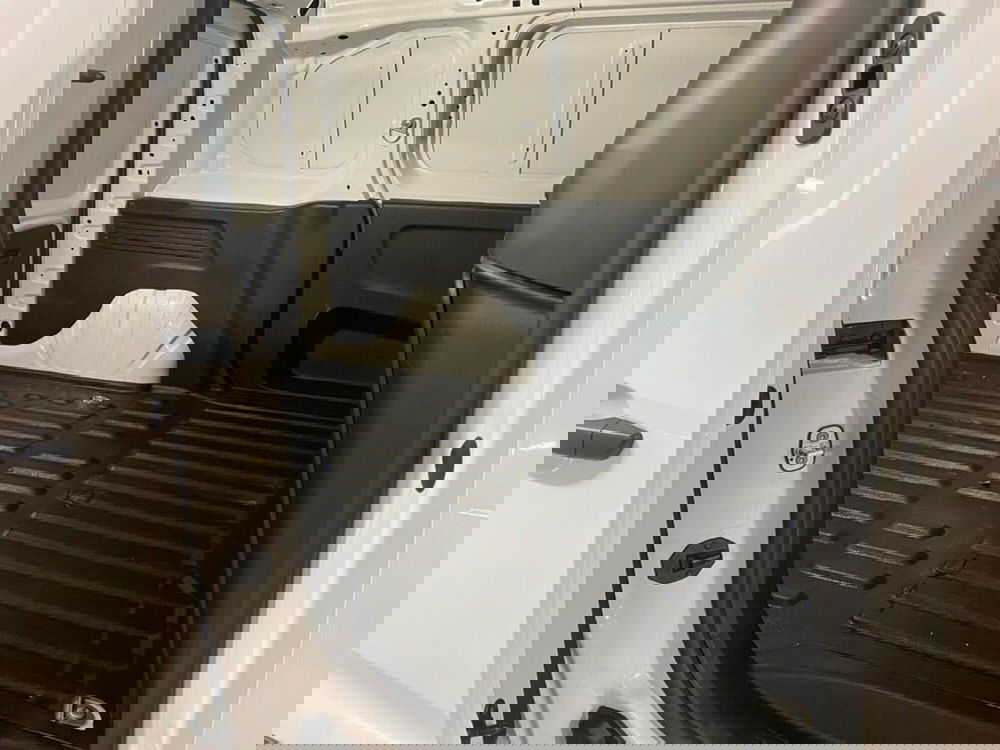 Peugeot Partner Furgone usata a Torino (8)