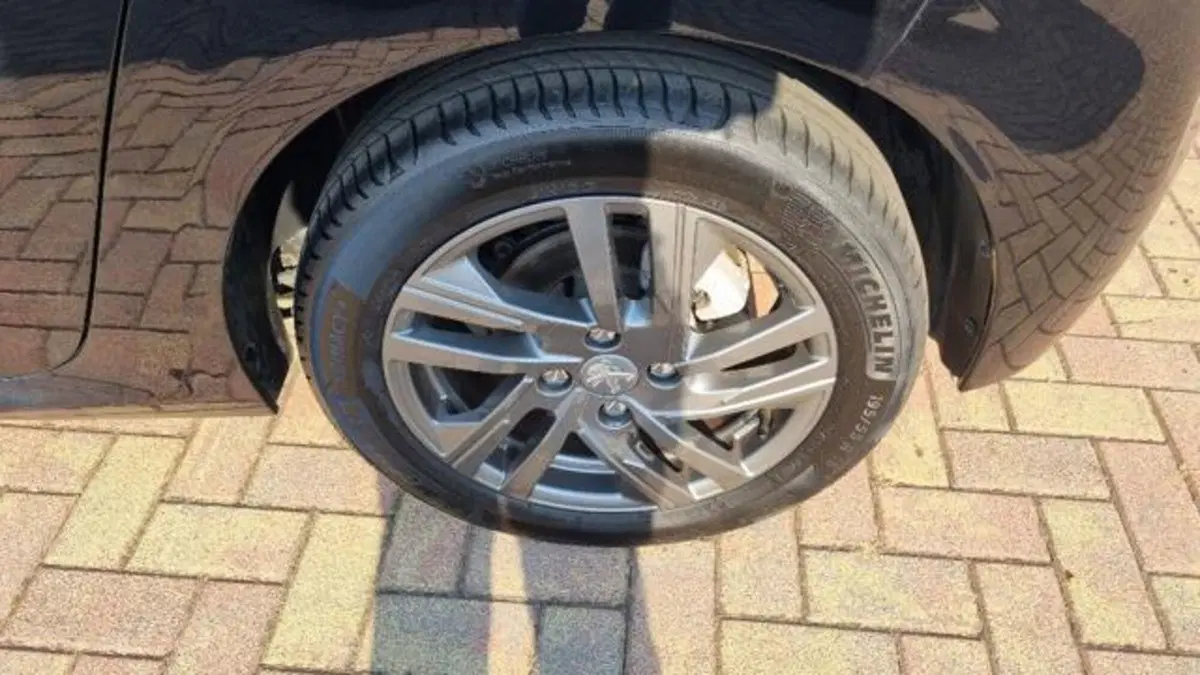 Peugeot 208 usata a Savona (7)
