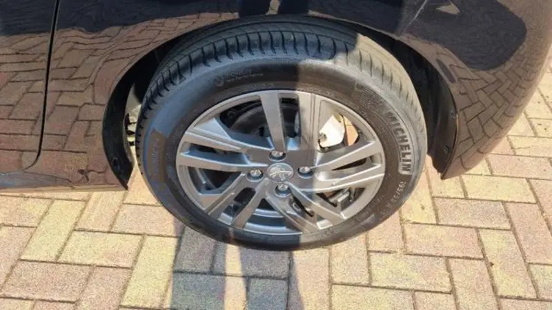 Peugeot 208 usata a Savona (7)