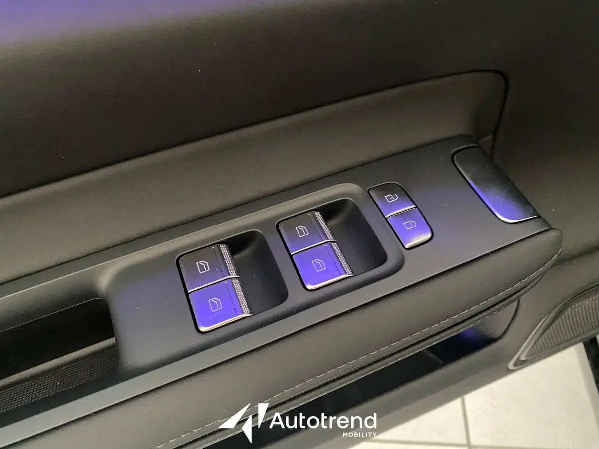Polestar Polestar 4 nuova a Bari (19)