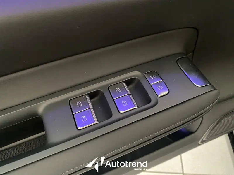 Polestar Polestar 4 nuova a Bari (19)