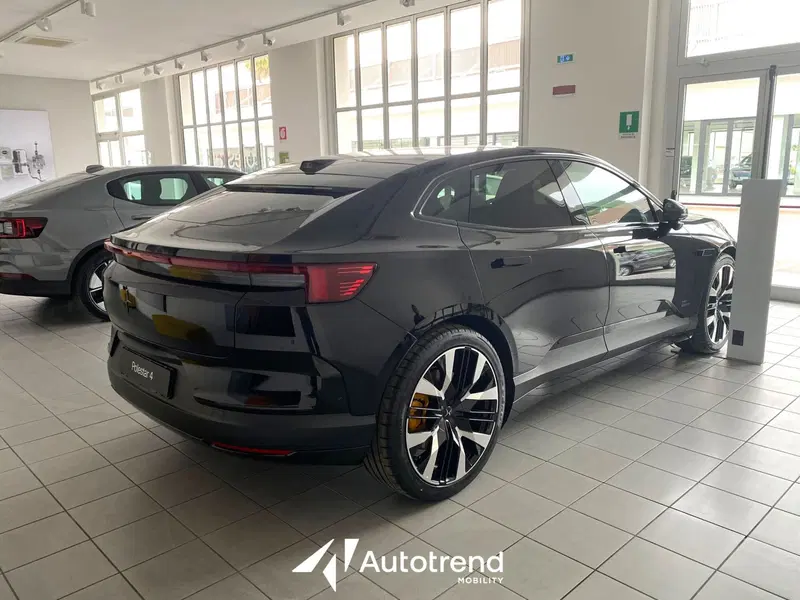 Polestar Polestar 4 nuova a Bari (4)
