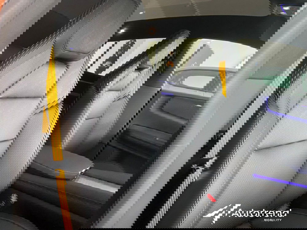 Polestar Polestar 4 nuova a Bari (9)