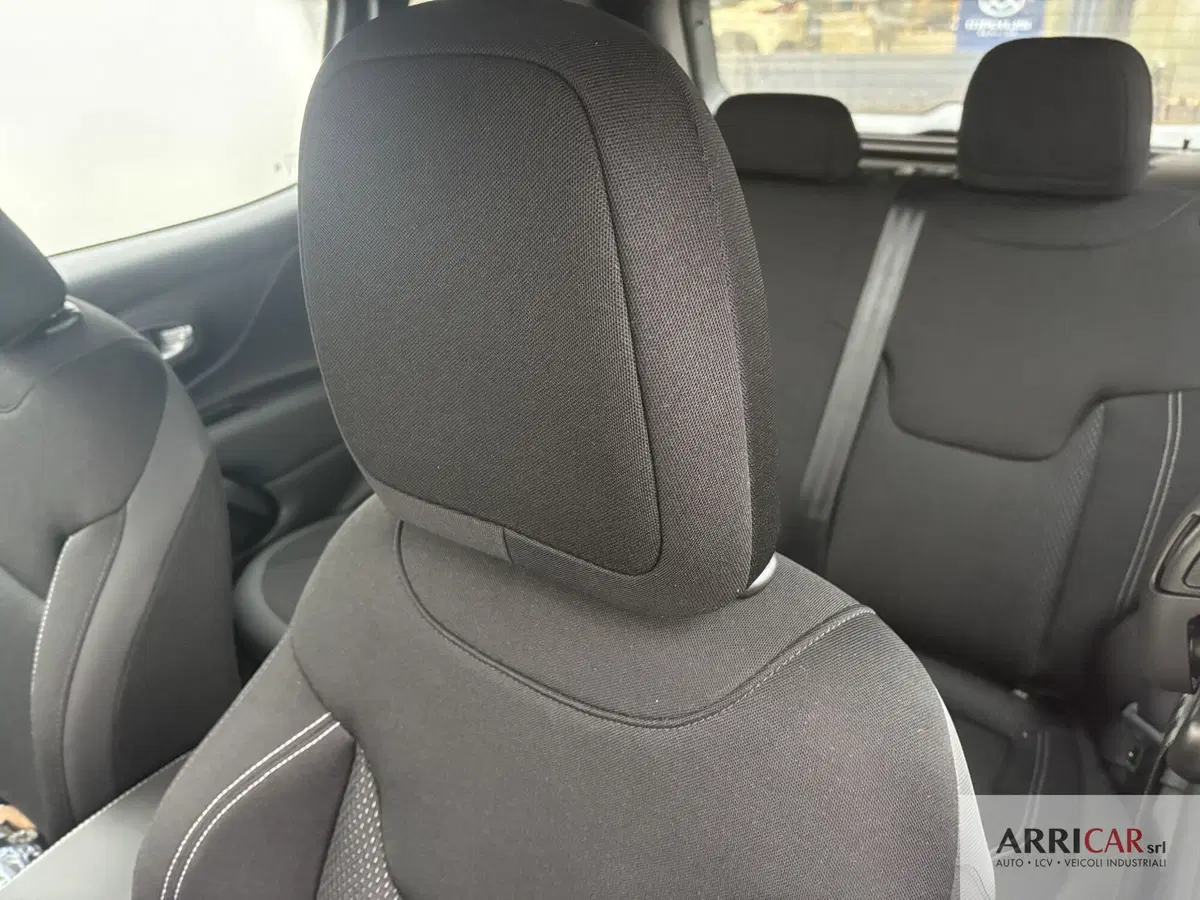 Jeep Renegade nuova a Bergamo (7)