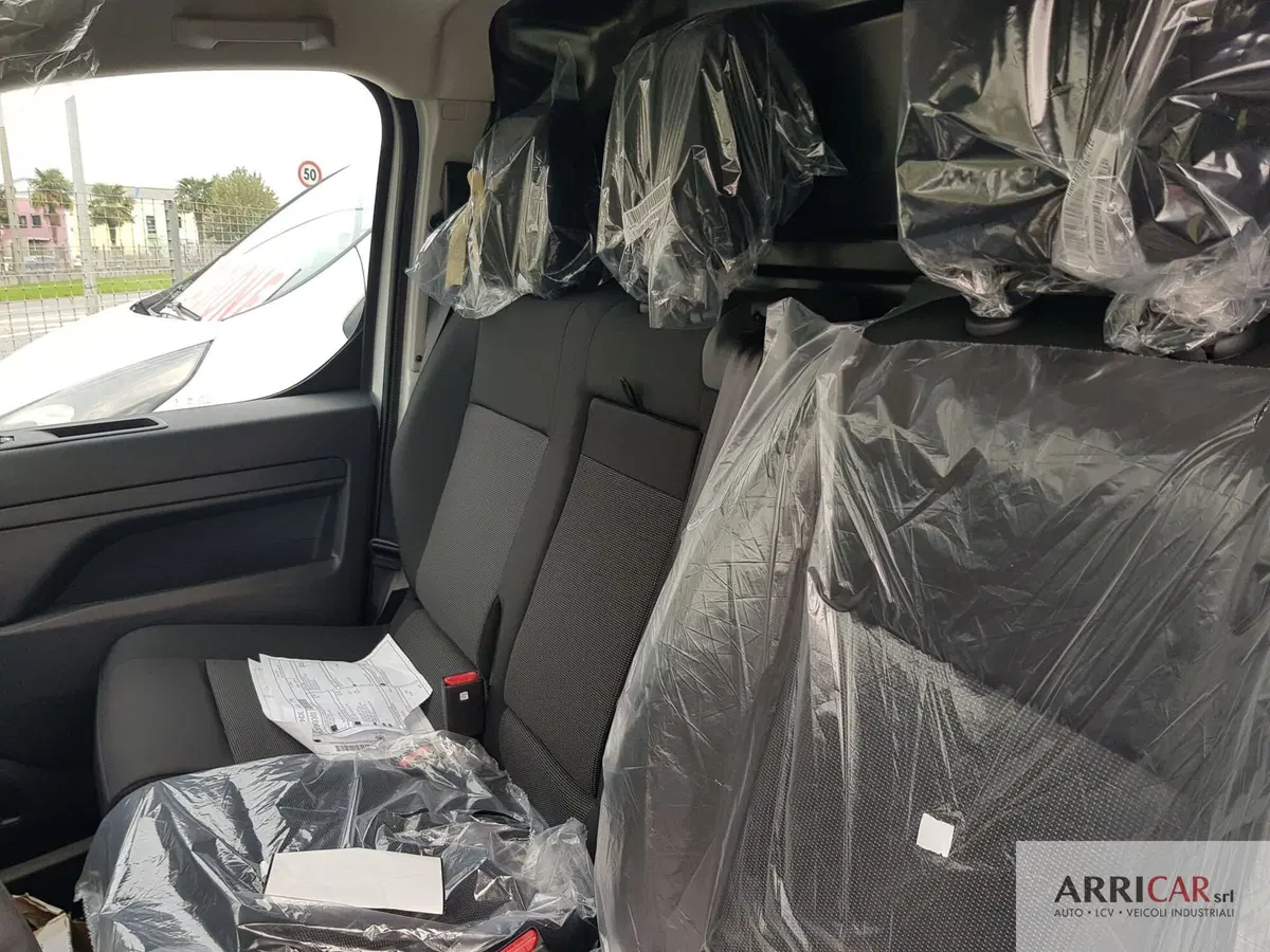 Opel Vivaro Furgone nuova a Bergamo (4)