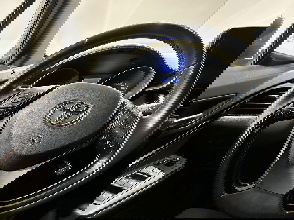 Toyota Toyota C-HR usata a Milano (10)