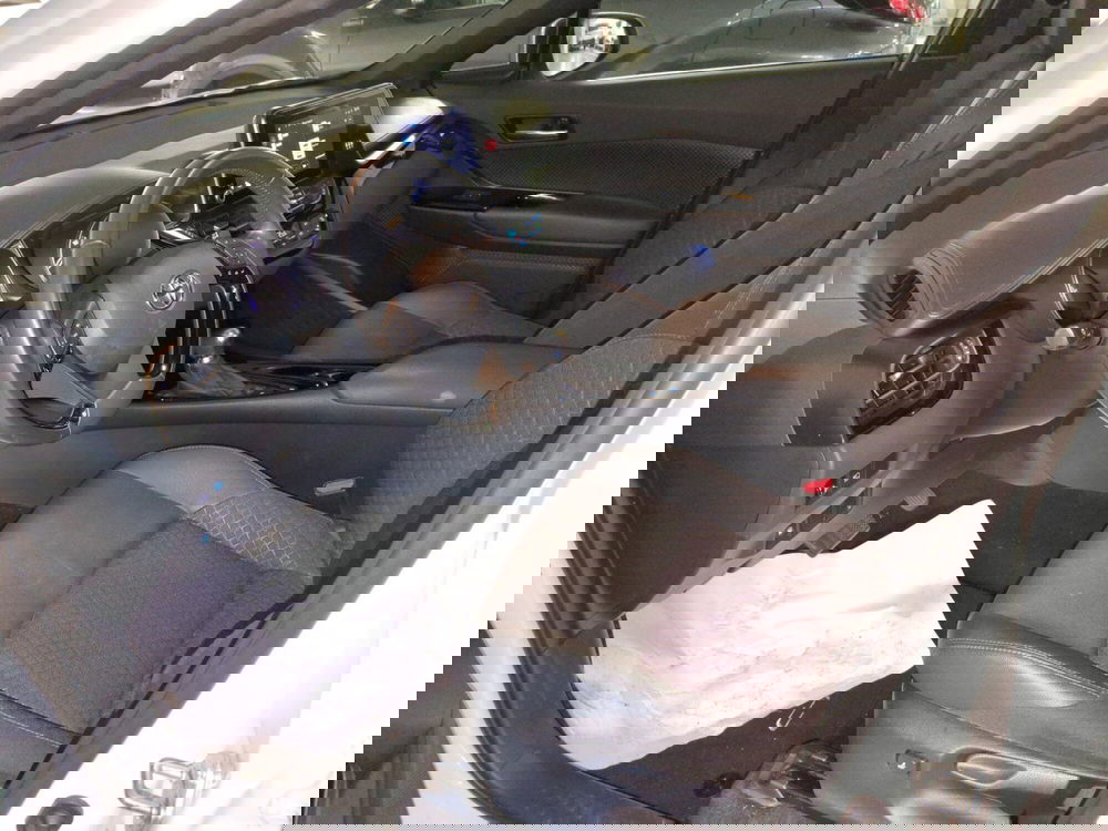 Toyota Toyota C-HR usata a Milano (13)