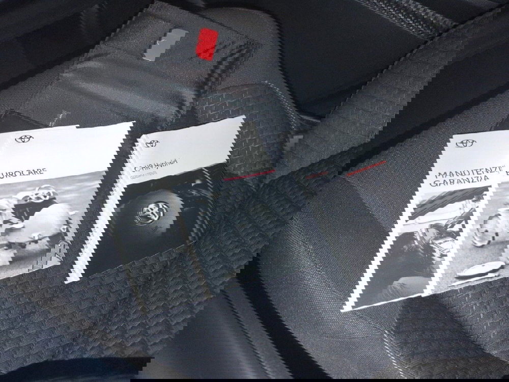 Toyota Toyota C-HR usata a Milano (15)