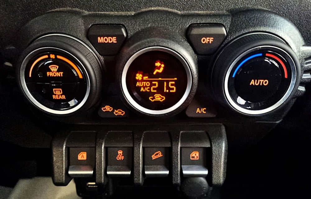 Suzuki Jimny nuova a Pavia (12)
