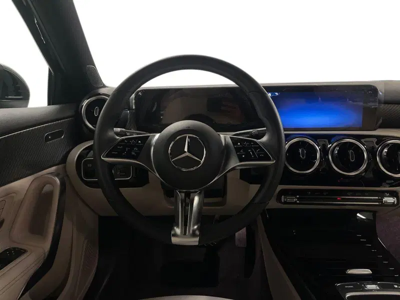 Mercedes-Benz Classe A nuova a Milano (11)