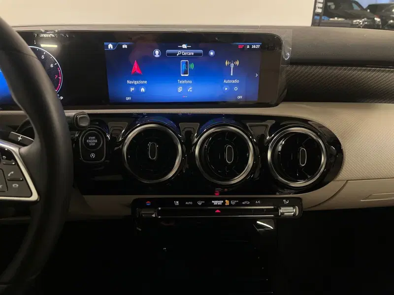 Mercedes-Benz Classe A nuova a Milano (14)