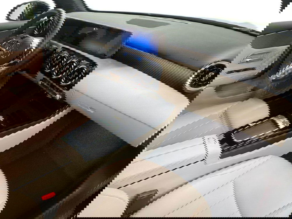 Mercedes-Benz Classe A nuova a Milano (15)