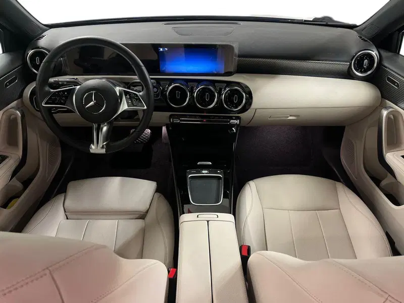 Mercedes-Benz Classe A nuova a Milano (9)