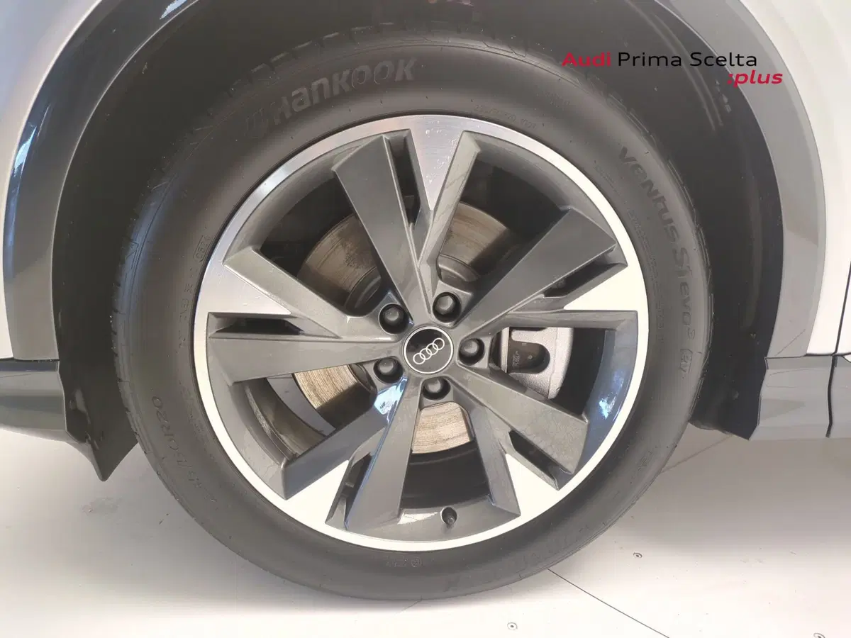 Audi Q4 Sportback usata a Avellino (11)