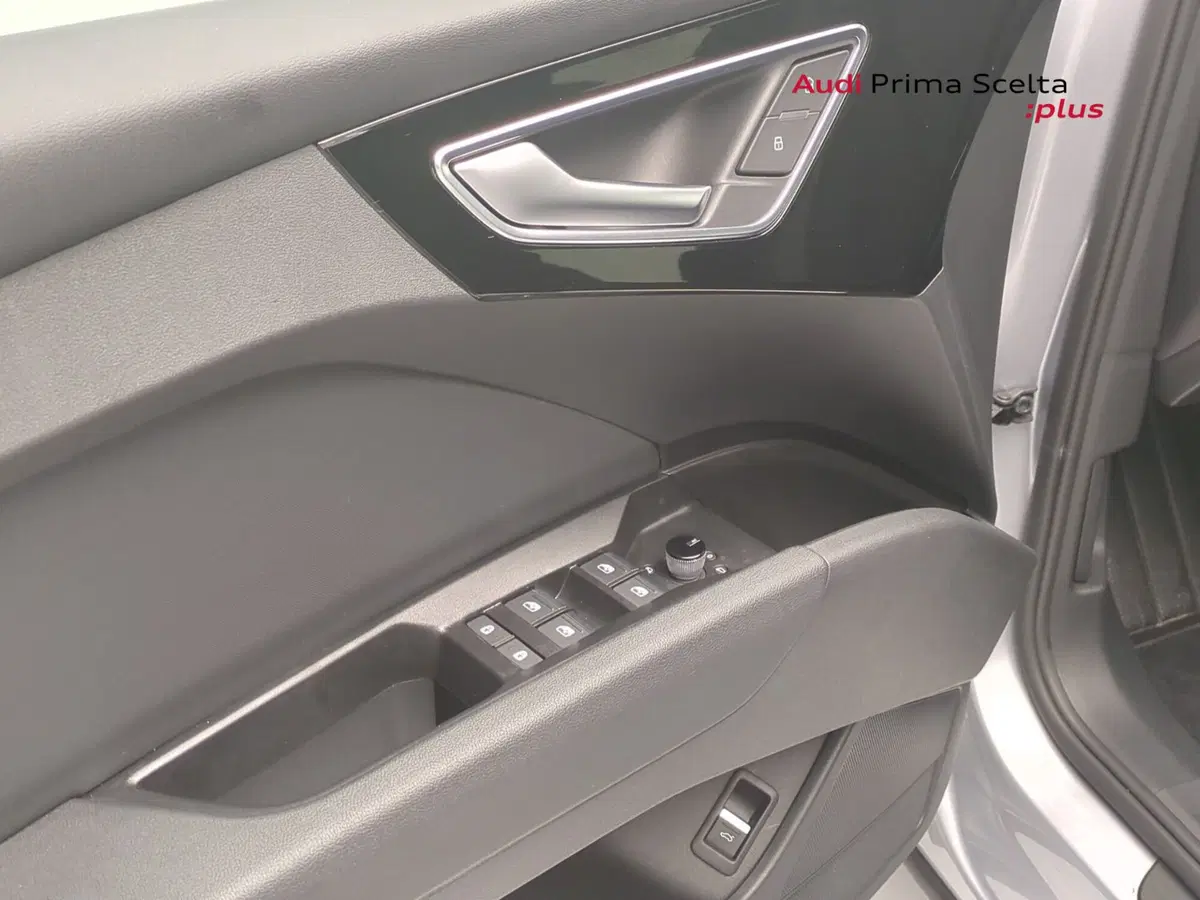 Audi Q4 Sportback usata a Avellino (17)