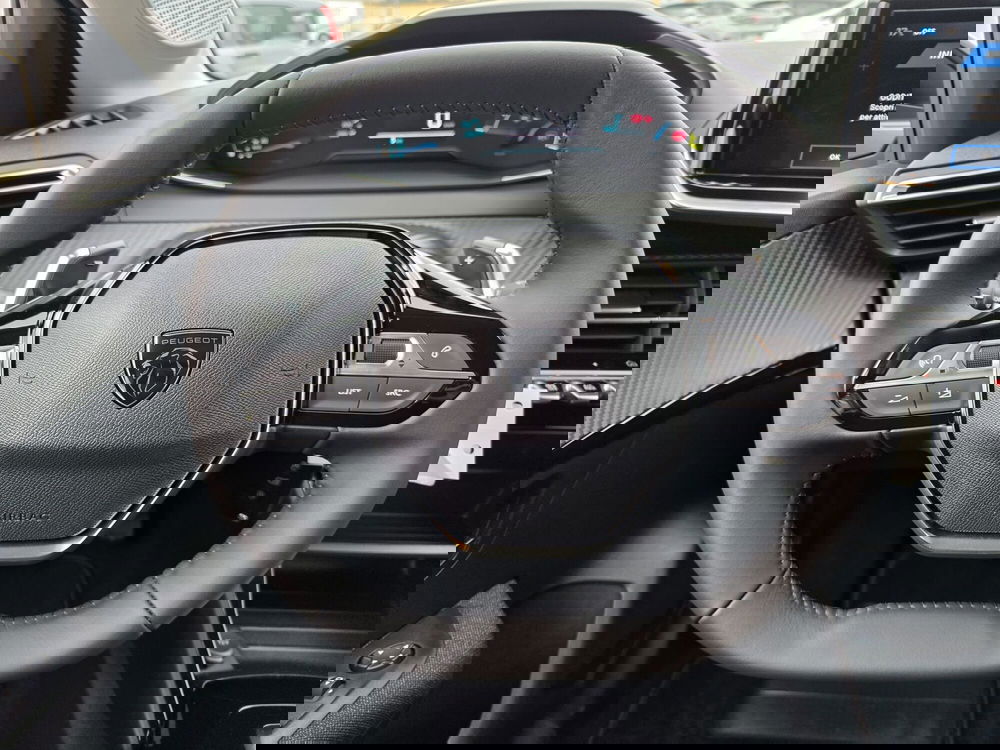 Peugeot 208 nuova a Belluno (8)