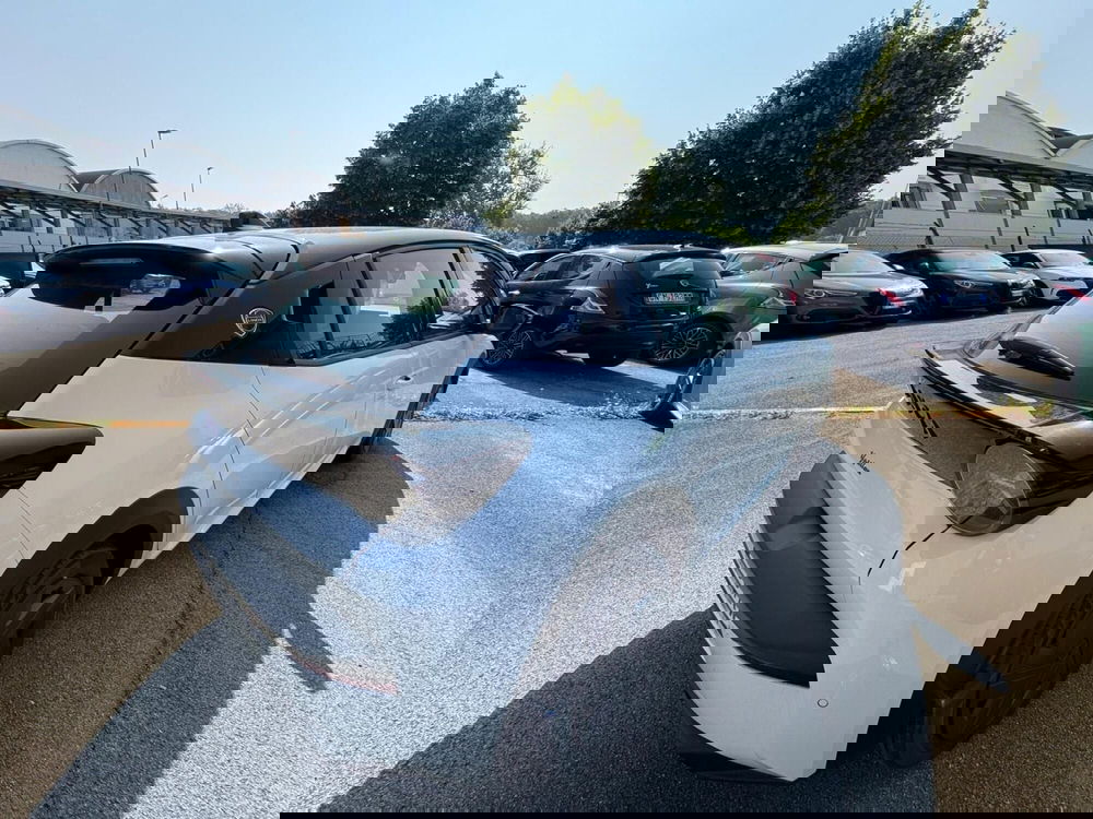 Lancia Ypsilon nuova a Frosinone (3)