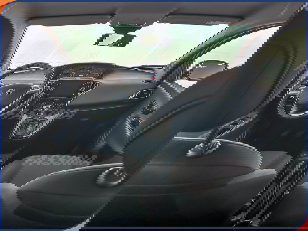 Lancia Ypsilon usata a Milano (10)