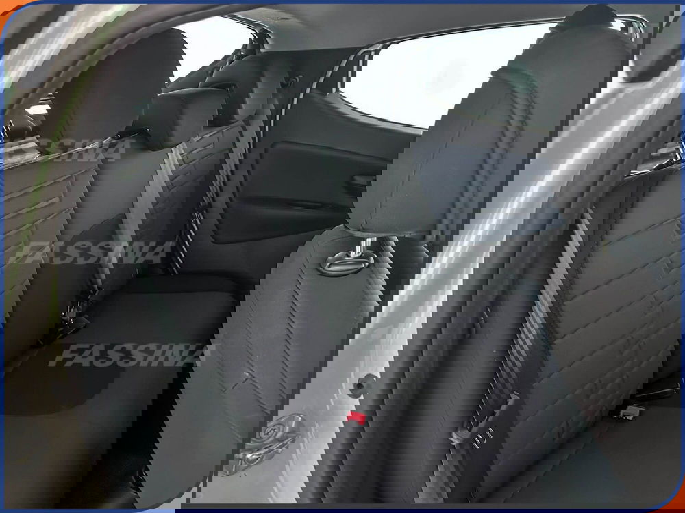 Lancia Ypsilon usata a Milano (12)