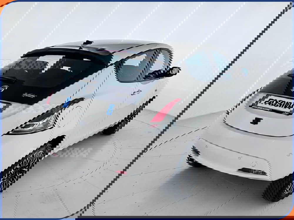 Lancia Ypsilon usata a Milano (7)