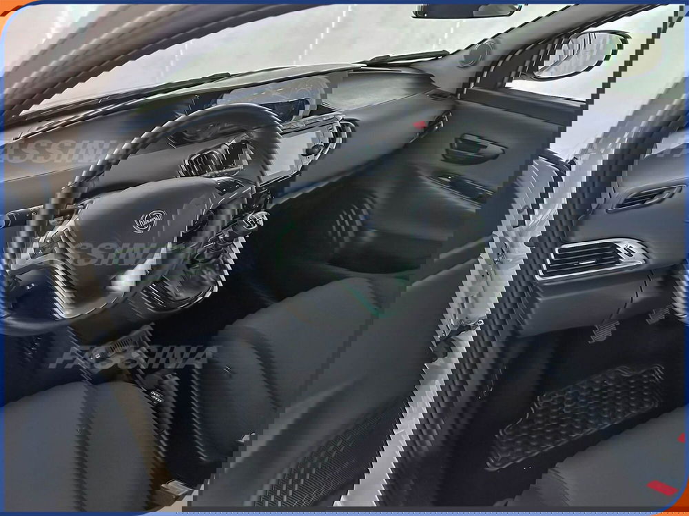 Lancia Ypsilon usata a Milano (9)