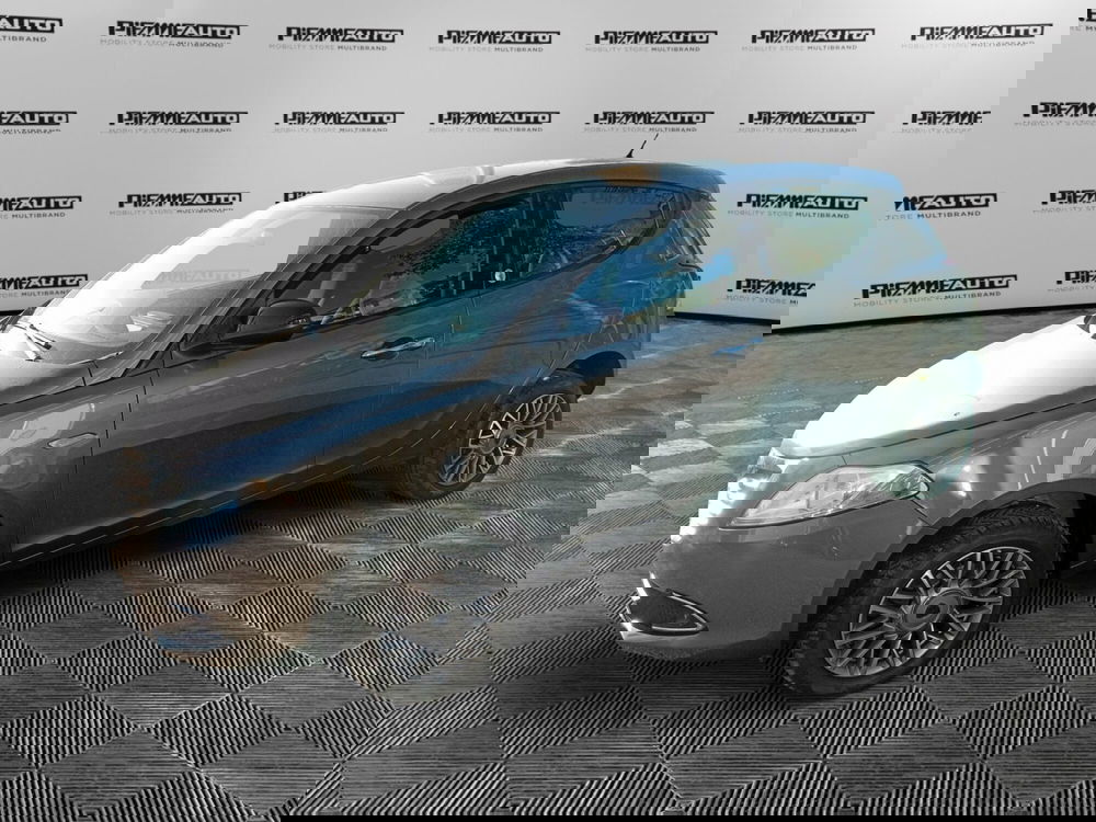 Lancia Ypsilon usata a Piacenza