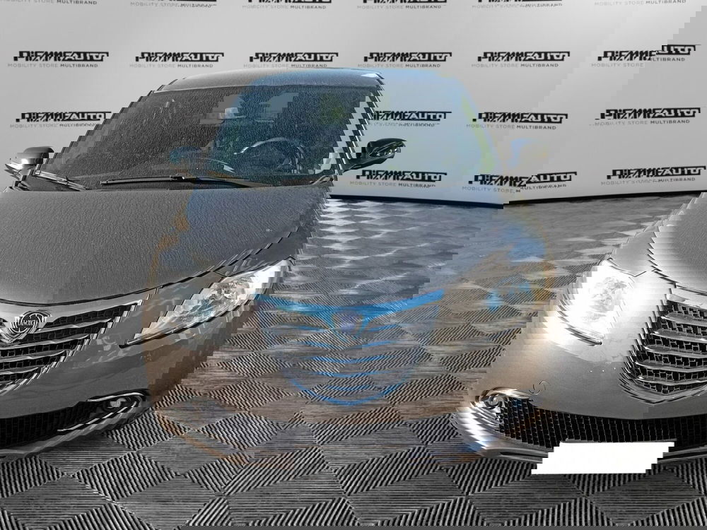 Lancia Ypsilon usata a Piacenza (5)