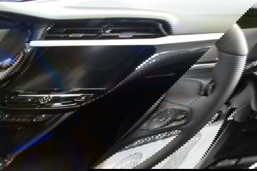 Opel Corsa nuova a Milano (8)