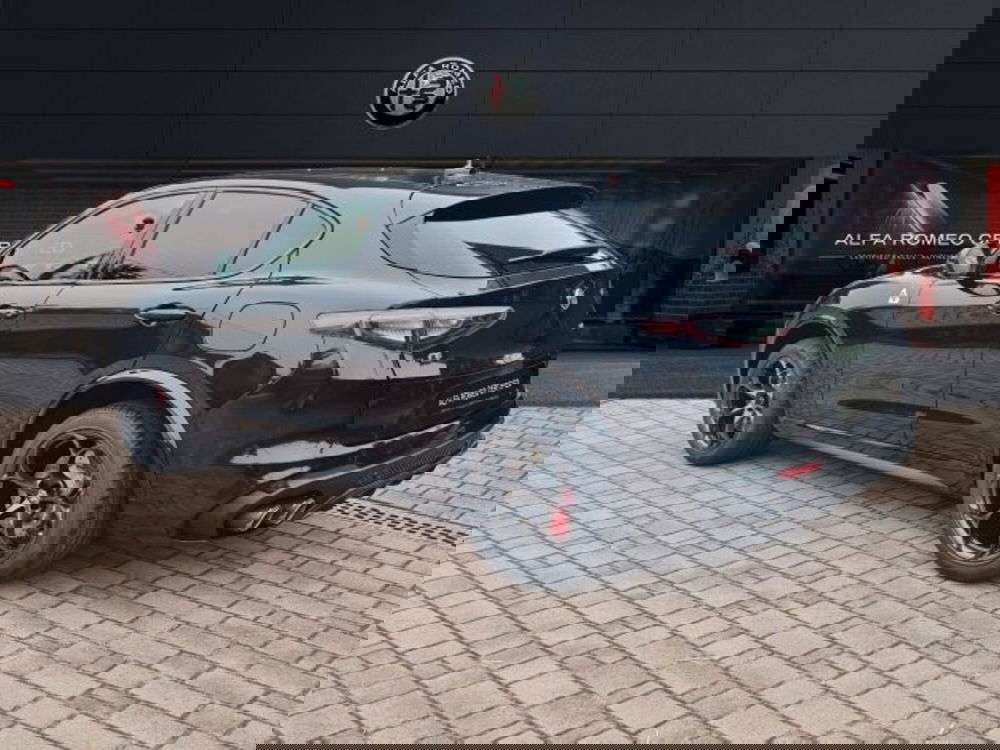 Alfa Romeo Stelvio nuova a Monza e Brianza (7)