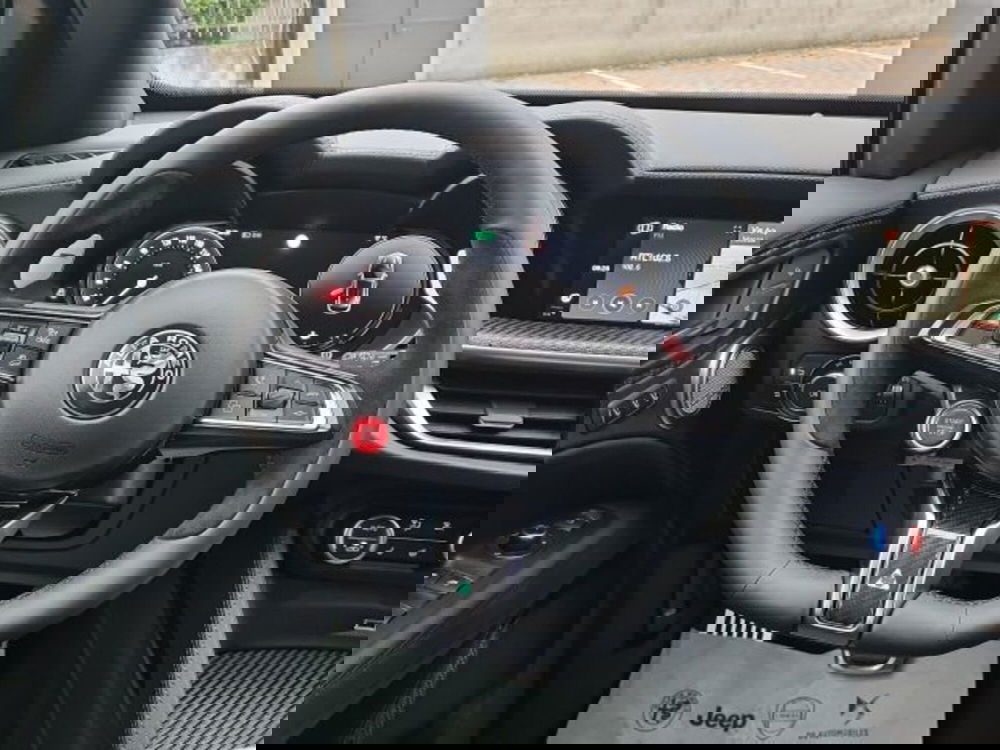 Alfa Romeo Stelvio nuova a Monza e Brianza (9)