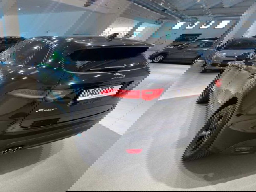 Jaguar F-Pace usata a Sondrio (3)
