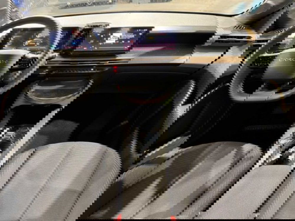 Lancia Ypsilon nuova a Sondrio (12)