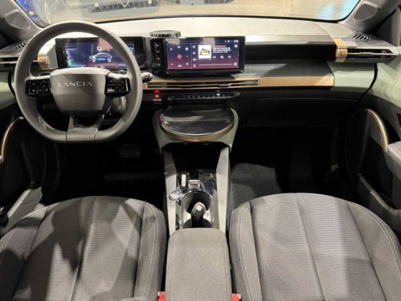 Lancia Ypsilon nuova a Sondrio (12)