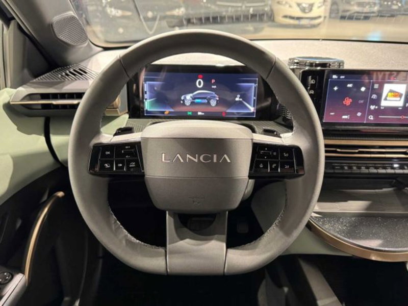 Lancia Ypsilon nuova a Sondrio (14)