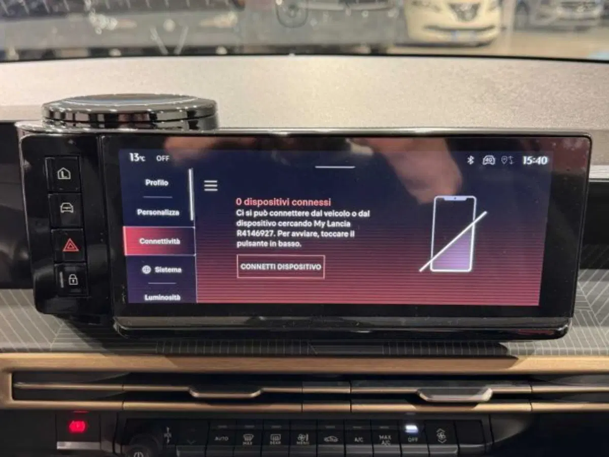 Lancia Ypsilon nuova a Sondrio (18)