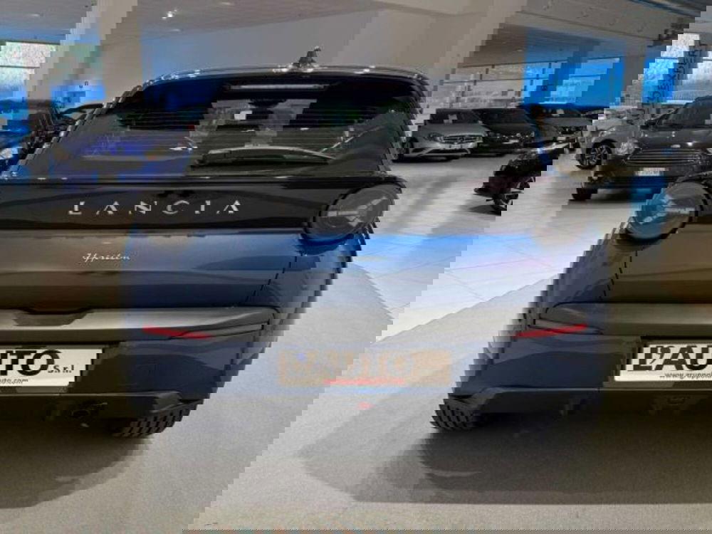 Lancia Ypsilon nuova a Sondrio (4)