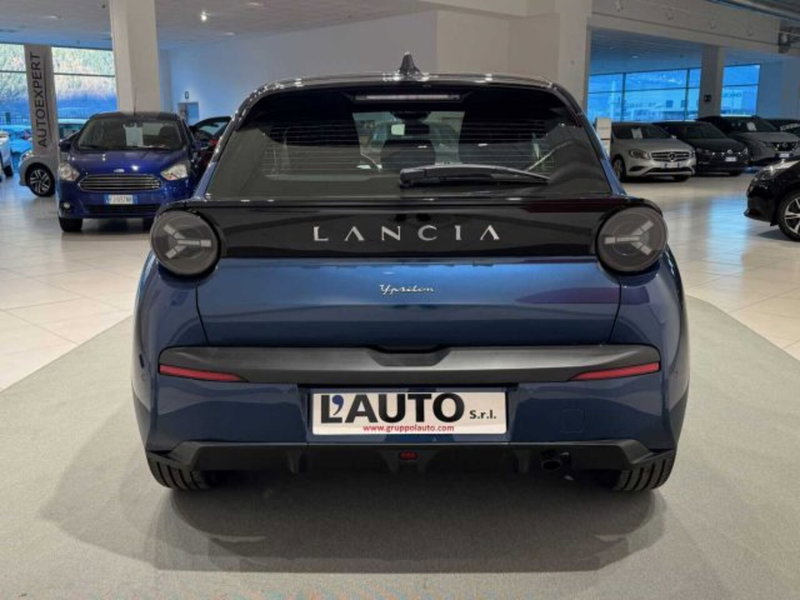 Lancia Ypsilon nuova a Sondrio (4)