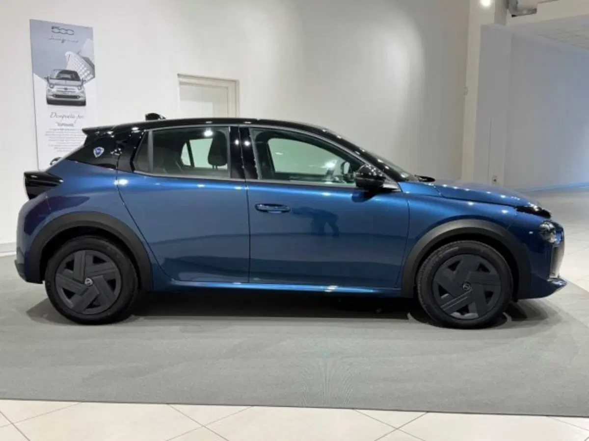 Lancia Ypsilon nuova a Sondrio (6)