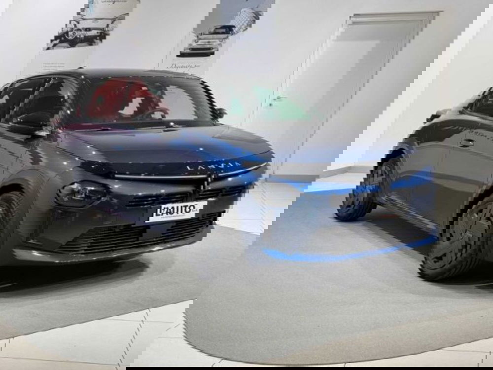 Lancia Ypsilon nuova a Sondrio (7)