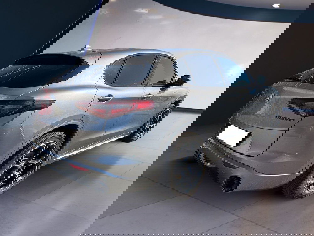 Alfa Romeo Stelvio usata a Torino (4)