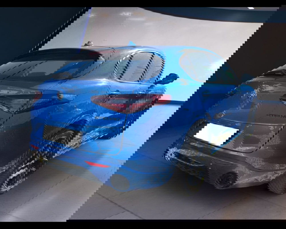 Alfa Romeo Stelvio usata a Torino (9)