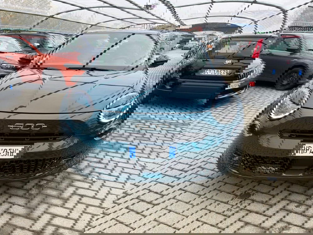 Fiat 600 nuova a Milano (2)