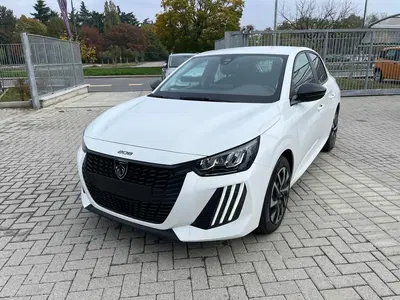 Peugeot 208 1.2 hybrid Style 110cv e-dcs 6 nuova a Milano